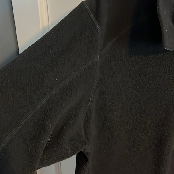 Patagonia Solid Black 1/4 Zip Pullover Fleece - Picture 6 of 7